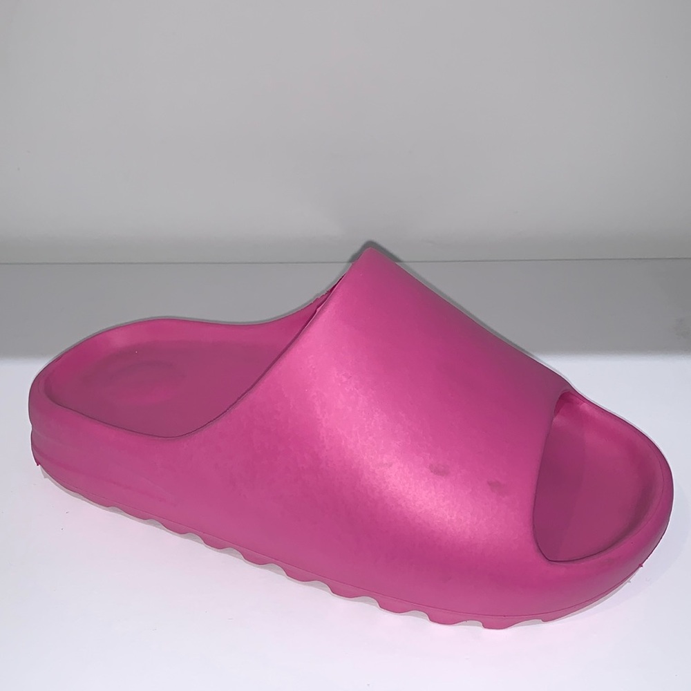 FUCHSIA SLIDES